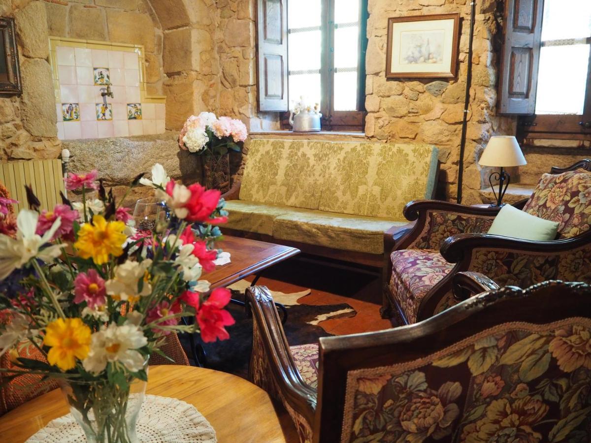 Mas Cal Sastre Guest House ซานต์ ฮิลาริ ซาคาล์ม ภายนอก รูปภาพ